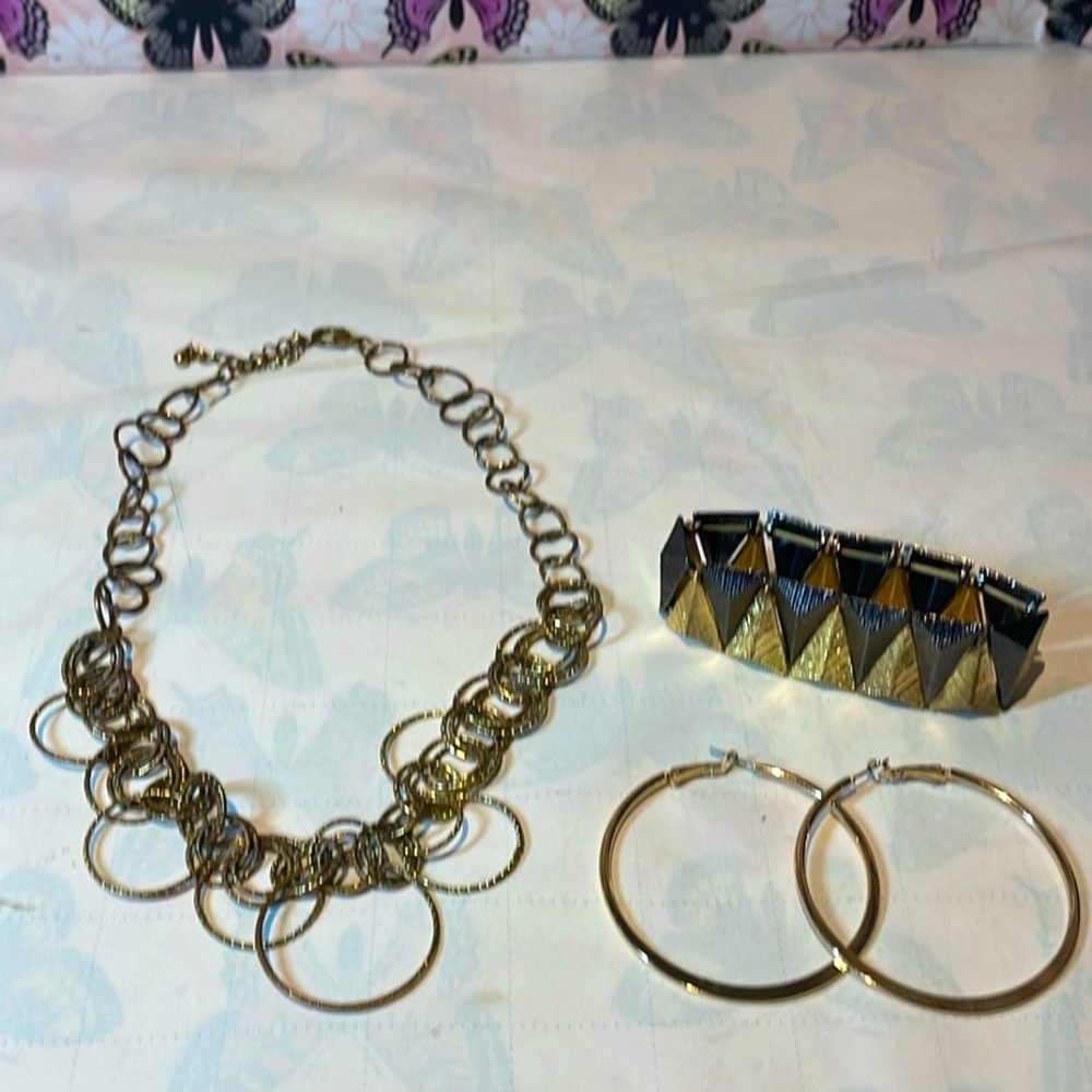 5/$25- Vintage style 🪩costume jewelry set